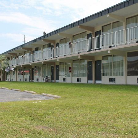 Travelers Inn Кингсленд Екстериор снимка