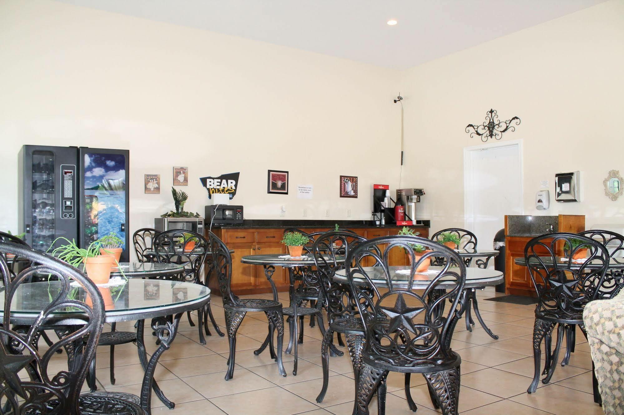 Travelers Inn Кингсленд Екстериор снимка