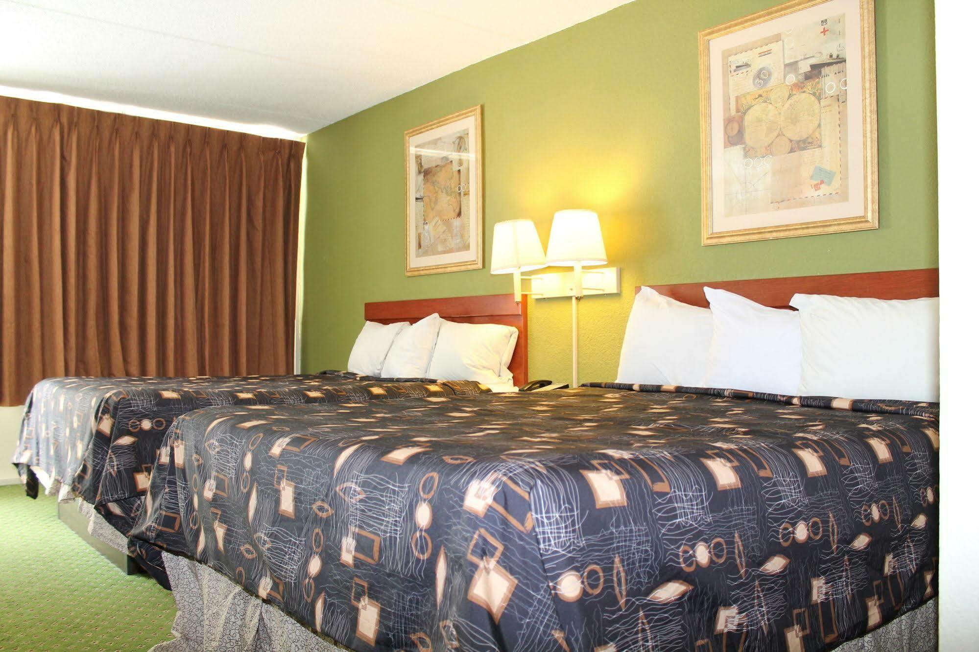 Travelers Inn Кингсленд Екстериор снимка